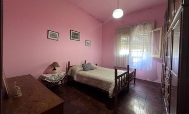 Venta casa 3 ambientes con patio y cochera