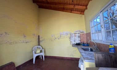 Venta casa 3 ambientes con patio y cochera