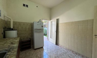Venta casa 3 ambientes con patio y cochera