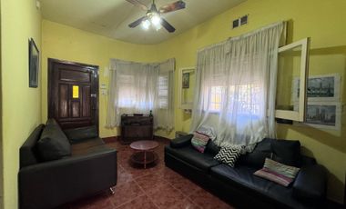 Venta casa 3 ambientes con patio y cochera