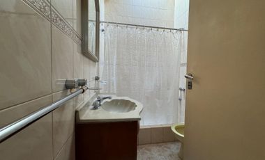 Venta casa 3 ambientes con patio y cochera