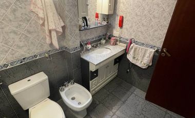CASA AMPLIA CON PILETA Y QUINCHO
