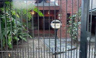 CASA AMPLIA CON PILETA Y QUINCHO