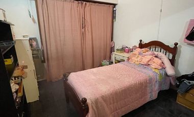 CASA AMPLIA CON PILETA Y QUINCHO