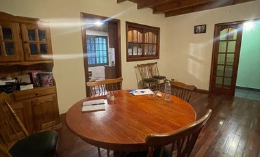 CASA AMPLIA CON PILETA Y QUINCHO