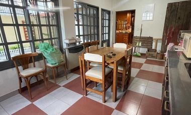 CASA AMPLIA CON PILETA Y QUINCHO