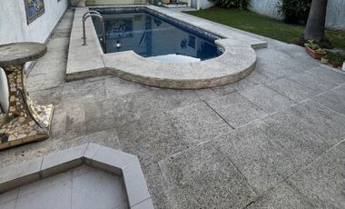 CASA AMPLIA CON PILETA Y QUINCHO