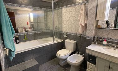 CASA AMPLIA CON PILETA Y QUINCHO