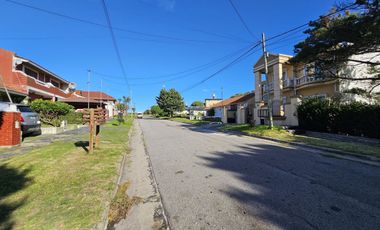 Venta Casa de 3 Amb a una cuadra del Mar lote 300m