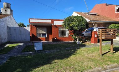 Venta Casa de 3 Amb a una cuadra del Mar lote 300m