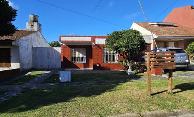 Venta Casa de 3 Amb a una cuadra del Mar lote 300m