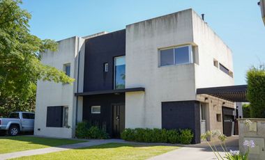EXCELENTE CASA EN VENTA - NUEVO QUILMES