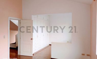 Arriendo casa en Conocoto, Avenida Ilalo
