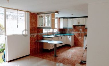 Arriendo casa en Conocoto, Avenida Ilalo