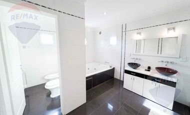 CASA 6 AMBIENTES EN ALQUILER BRICKLAND CANNING