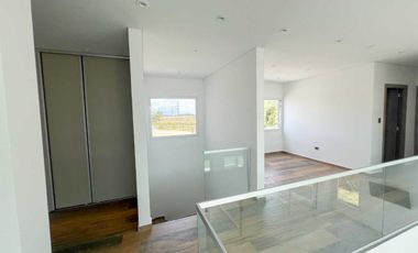 6 AMBIENTES PISCINA A LA LAGUNA