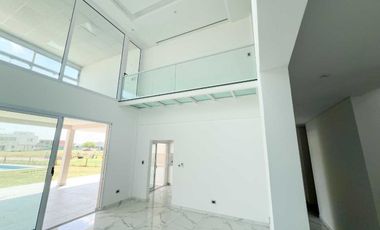 6 AMBIENTES PISCINA A LA LAGUNA