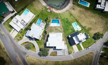 6 AMBIENTES PISCINA A LA LAGUNA