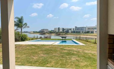 6 AMBIENTES PISCINA A LA LAGUNA