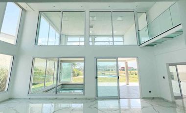 6 AMBIENTES PISCINA A LA LAGUNA
