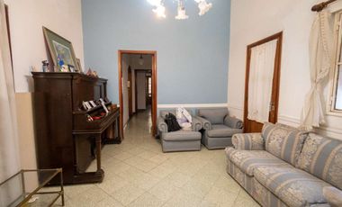 VENTA CASA DE 4 DORMITORIOS Y COCHERA DOBLE