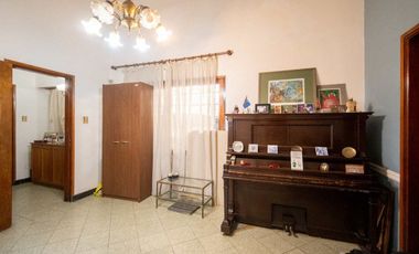 VENTA CASA DE 4 DORMITORIOS Y COCHERA DOBLE
