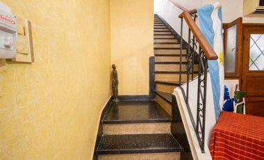 VENTA CASA DE 4 DORMITORIOS Y COCHERA DOBLE