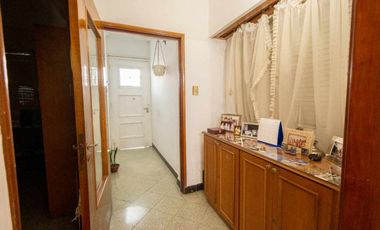 VENTA CASA DE 4 DORMITORIOS Y COCHERA DOBLE