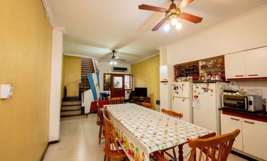 VENTA CASA DE 4 DORMITORIOS Y COCHERA DOBLE