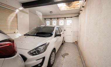 VENTA CASA DE 4 DORMITORIOS Y COCHERA DOBLE