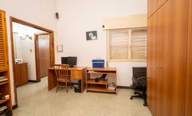 VENTA CASA DE 4 DORMITORIOS Y COCHERA DOBLE
