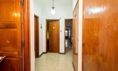VENTA CASA DE 4 DORMITORIOS Y COCHERA DOBLE