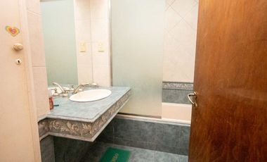 VENTA CASA DE 4 DORMITORIOS Y COCHERA DOBLE
