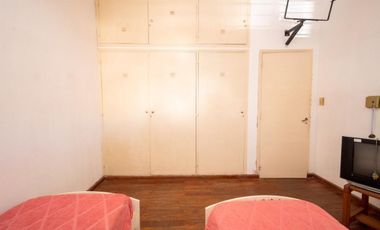 VENTA CASA DE 4 DORMITORIOS Y COCHERA DOBLE