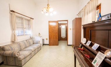 VENTA CASA DE 4 DORMITORIOS Y COCHERA DOBLE