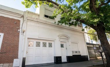VENTA CASA DE 4 DORMITORIOS Y COCHERA DOBLE