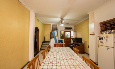 VENTA CASA DE 4 DORMITORIOS Y COCHERA DOBLE