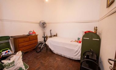 VENTA CASA DE 4 DORMITORIOS Y COCHERA DOBLE