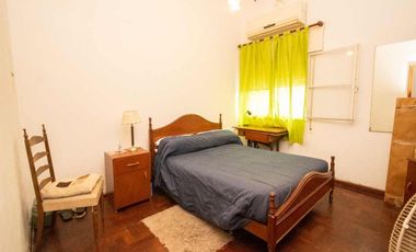 VENTA CASA DE 4 DORMITORIOS Y COCHERA DOBLE