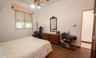 VENTA CASA DE 4 DORMITORIOS Y COCHERA DOBLE