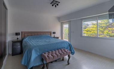 Venta casa 6 ambientes con piscina parque cochera