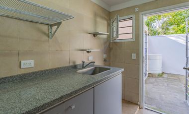 Venta casa 6 ambientes con piscina parque cochera