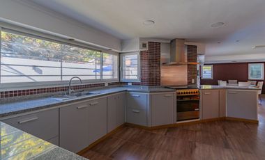 Venta casa 6 ambientes con piscina parque cochera