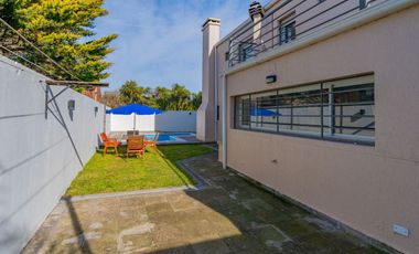 Venta casa 6 ambientes con piscina parque cochera