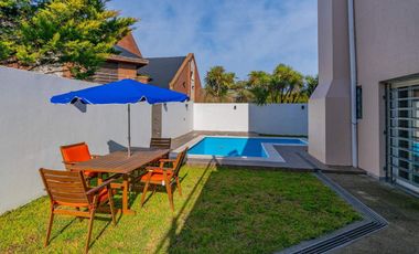 Venta casa 6 ambientes con piscina parque cochera