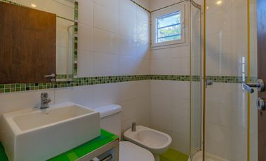 Venta casa 6 ambientes con piscina parque cochera