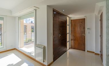 Venta casa 6 ambientes con piscina parque cochera