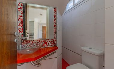 Venta casa 6 ambientes con piscina parque cochera