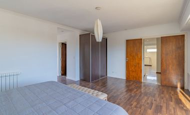 Venta casa 6 ambientes con piscina parque cochera