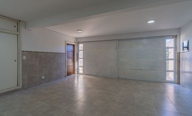 Venta casa 6 ambientes con piscina parque cochera
